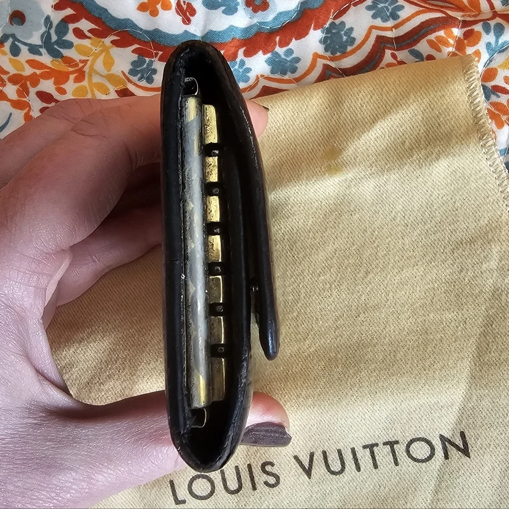 Louis Vuitton Black Epi 6 Key Holder - Picture 7 of 9